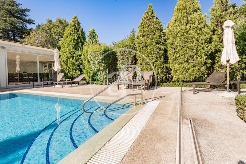 Foto c9b918a4-e245-482a-8d9f-2de4c1fa9d6c. Casa amb calefacció aparcament piscina a Conde Orgaz - Piovera Madrid