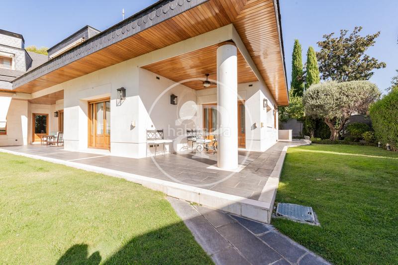 Foto e816a8f8-3d2a-4fbe-b9f5-120d714955fd. Casa amb calefacció aparcament piscina a Conde Orgaz - Piovera Madrid