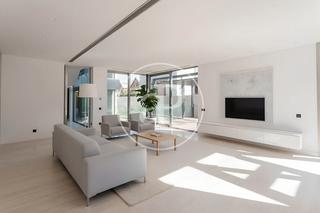 Casa adosada  C. del níscalo. Chalet en venta en valdemarín