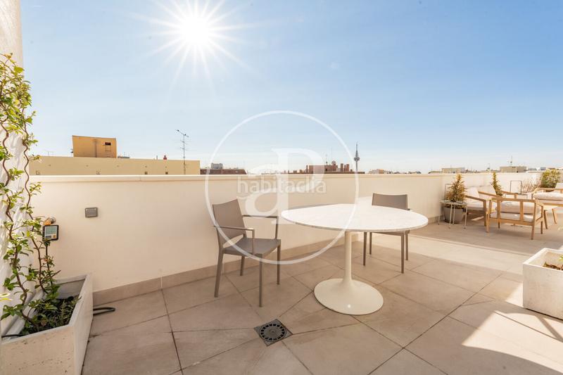 Foto 2bef95fb-ae3b-48d4-9ec5-32180c78dc9b. Location attique avec chauffage parking dans Lista Madrid