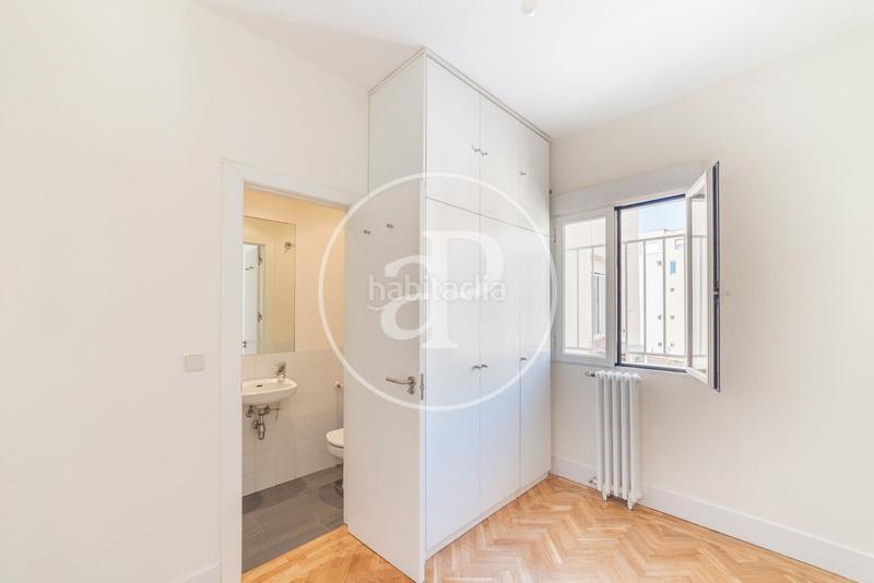 Foto 18e4306f-3141-4767-8544-e01ca0ac0bae. Rent flat with heating in Almagro Madrid