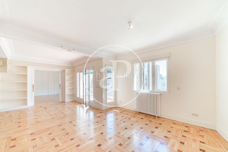 Foto d92c6fc2-6037-4923-9306-e1a762b36c70. Rent flat with heating in Almagro Madrid