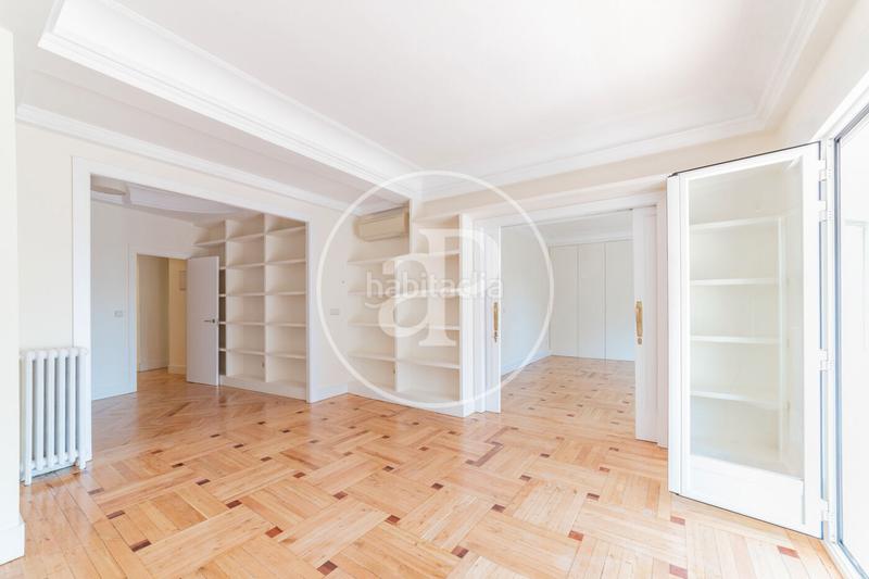 Foto f9bccd8f-27d3-4d06-9259-daa117cc9f03. Rent flat with heating in Almagro Madrid