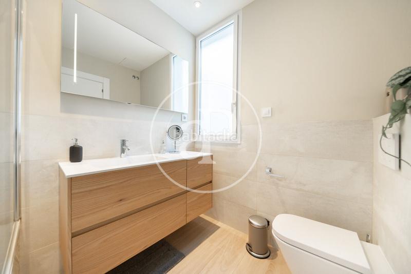 Foto 0212d101-1b1e-40ba-adf2-0d6082e8742a. Rent penthouse with heating parking in Goya Madrid