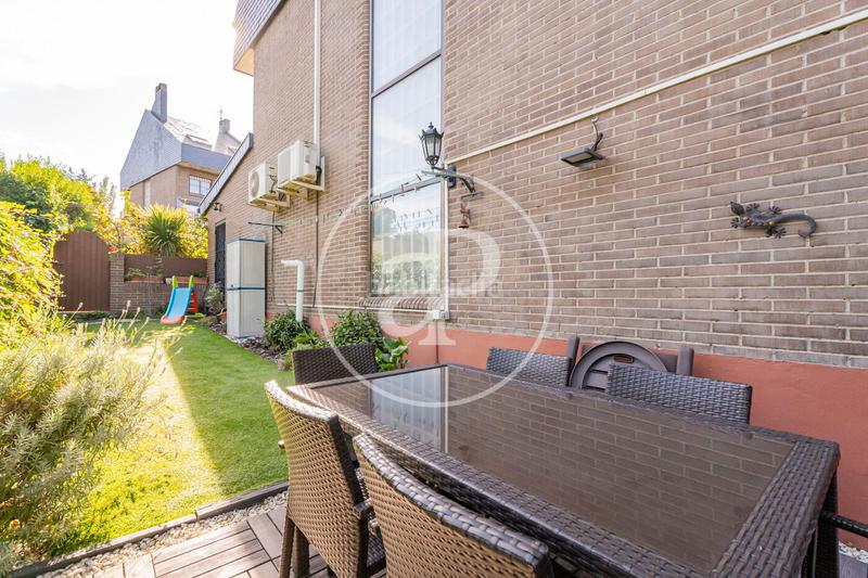 Foto 353386a7-8b4d-4057-abcb-acb2de763546. Reihenhaus mit heizung parking pool in Estación Pozuelo de Alarcón