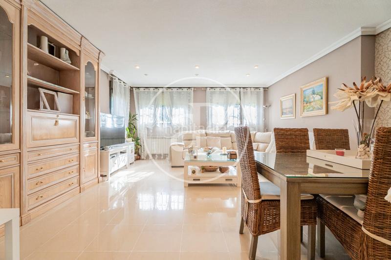 Foto 9d0449ca-33ee-4158-a3fd-269697ad4540. Reihenhaus mit heizung parking pool in Estación Pozuelo de Alarcón