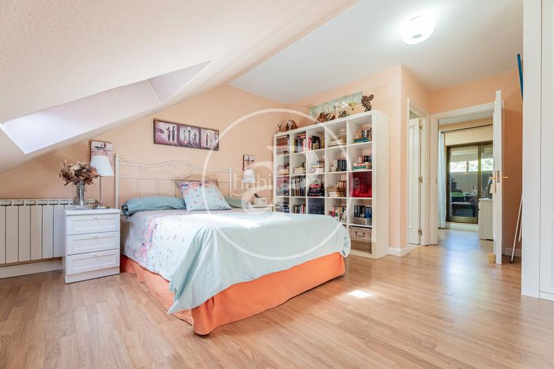 Foto a4f8bd88-ffdf-4581-8c2a-6471fdf78280. Reihenhaus mit heizung parking pool in Estación Pozuelo de Alarcón