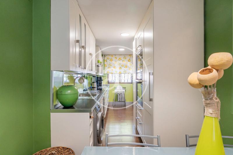 Foto bfd81bd7-010c-4564-ba0b-205586a3cd2f. Reihenhaus mit heizung parking pool in Estación Pozuelo de Alarcón