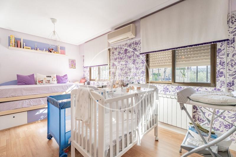 Foto cfd9e22a-da23-4d63-a7e6-5ef28b031f85. Reihenhaus mit heizung parking pool in Estación Pozuelo de Alarcón