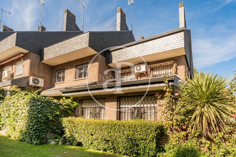 Foto d73972e6-03ee-484b-8884-3d14a8385c21. Reihenhaus mit heizung parking pool in Estación Pozuelo de Alarcón