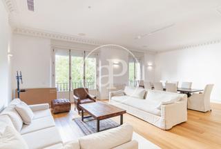 Miete Etagenwohnung  Calle de los madrazo. Piso en alquiler en huertas cortes