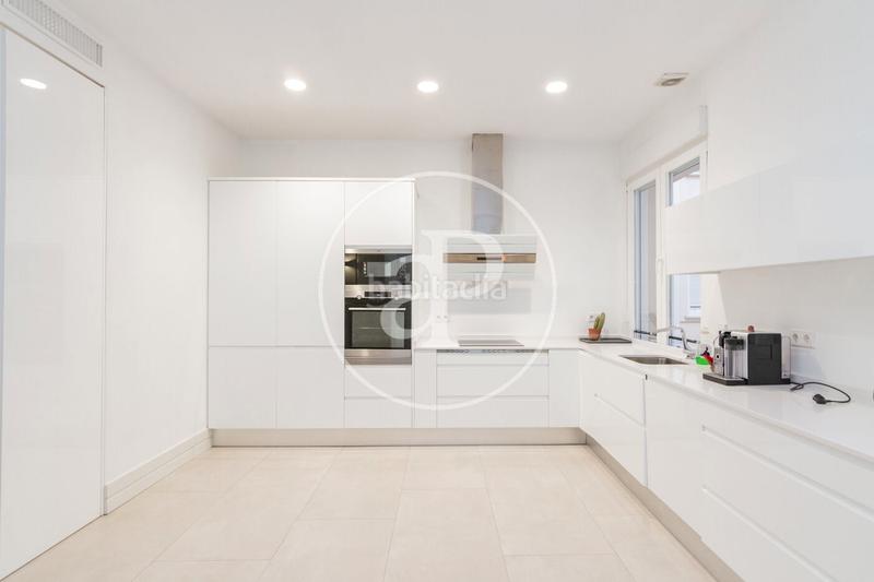 Foto 6957361b-b95b-4efe-bb55-2cdc7d4444cf. Rent flat with heating parking in Cortes-Huertas Madrid