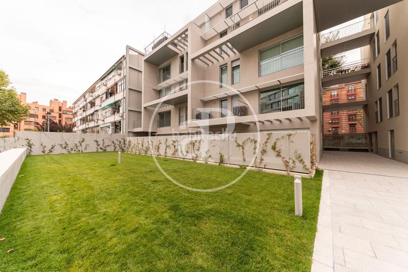 Foto e2ea5bab-21bc-4ba1-9779-0f091d33e226. Lloguer pis amb calefacció aparcament piscina a Acacias Madrid