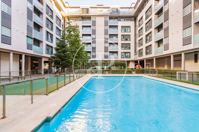 Foto 254c8587-9331-45b4-8643-36a81fbb4303. Attique avec chauffage parking piscine dans Legazpi Madrid