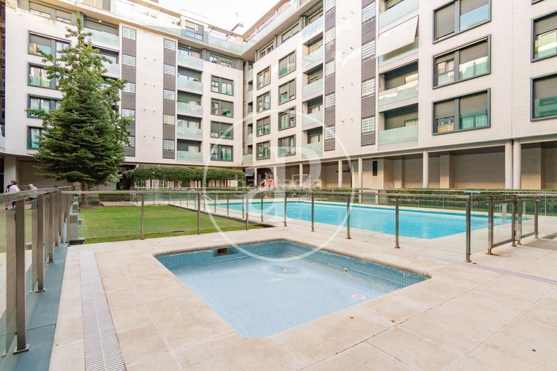 Foto bf13e98d-a71c-4a05-ac46-87aa670be1c2. Attique avec chauffage parking piscine dans Legazpi Madrid