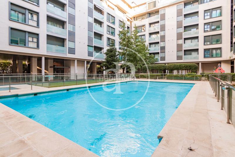 Foto f3aff5e0-a67c-4d2b-b145-4721303b4858. Attique avec chauffage parking piscine dans Legazpi Madrid