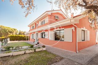 Haus in El Pinar-Punta Galea. Chalet independiente en venta en punta galea