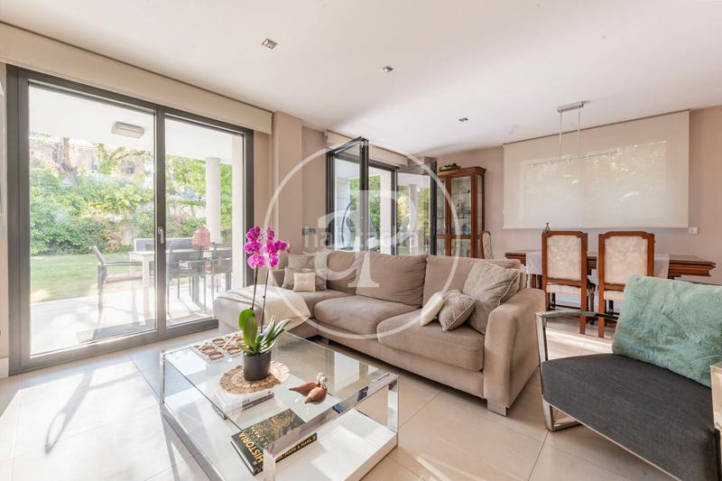 Foto 1917ff59-aa88-48de-b1a7-616051b6457a. Casa con riscaldamento parcheggio piscina in Canillejas Madrid