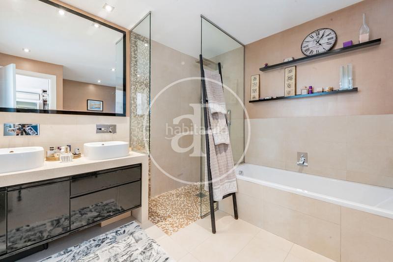 Foto 294bb3fc-2058-432b-8fdd-ca38d6759422. Casa con riscaldamento parcheggio piscina in Canillejas Madrid