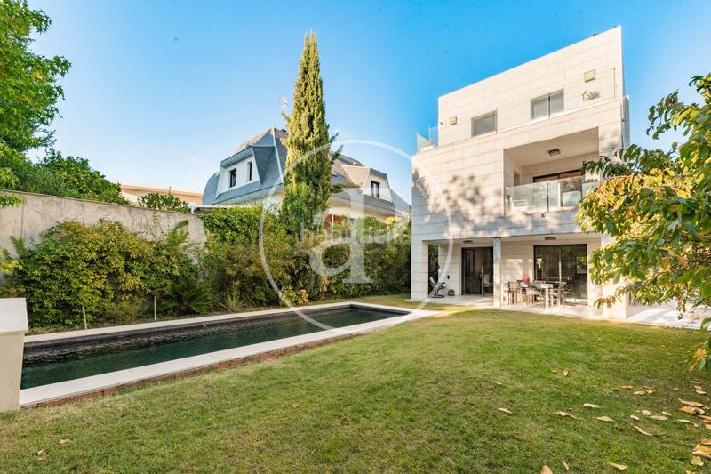 Foto 4a105c5b-f724-474f-a3f0-6ed2dd650452. Casa con riscaldamento parcheggio piscina in Canillejas Madrid