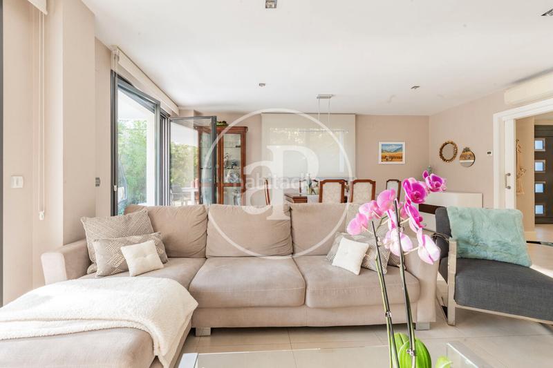 Foto 7d3010dd-e5c1-4f12-90cf-2a649094b1ce. Casa con riscaldamento parcheggio piscina in Canillejas Madrid