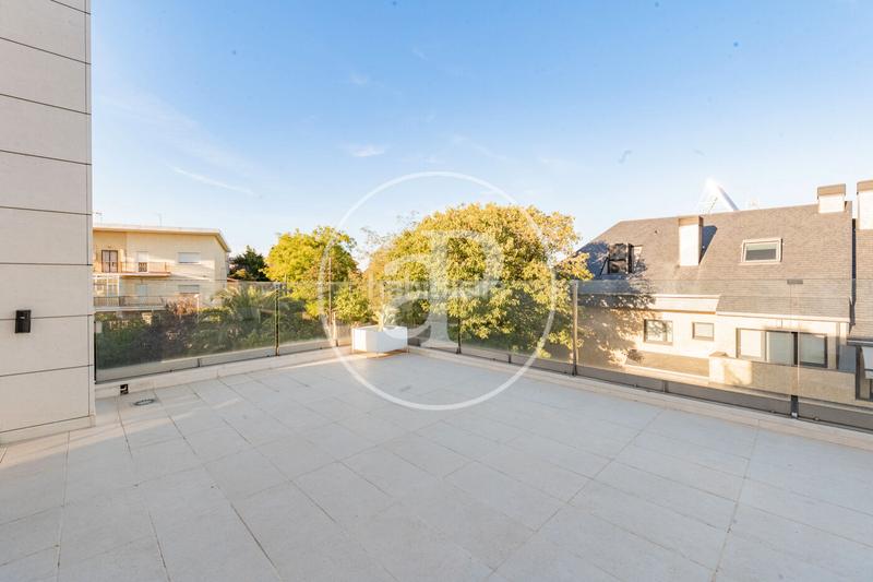 Foto 9893bf21-6919-41c9-8c56-f4a423efe66e. Casa con riscaldamento parcheggio piscina in Canillejas Madrid