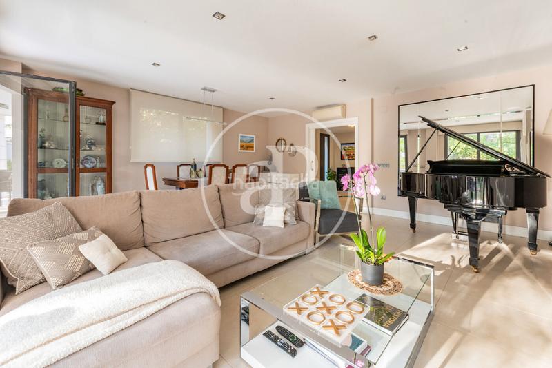 Foto 9e47c58d-9328-4805-b274-ce13d0db695a. Casa con riscaldamento parcheggio piscina in Canillejas Madrid