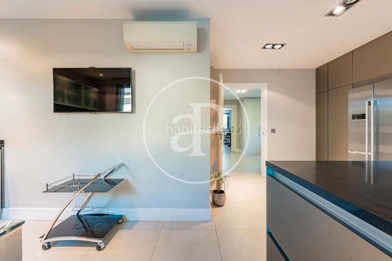 Foto b2c92b98-ed5d-46e3-8a44-dee06b164dae. Casa con riscaldamento parcheggio piscina in Canillejas Madrid