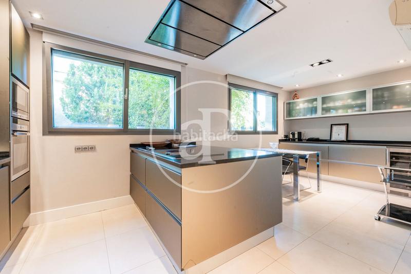 Foto b47ba469-d3d2-4447-bef8-43b492436caf. Casa con riscaldamento parcheggio piscina in Canillejas Madrid