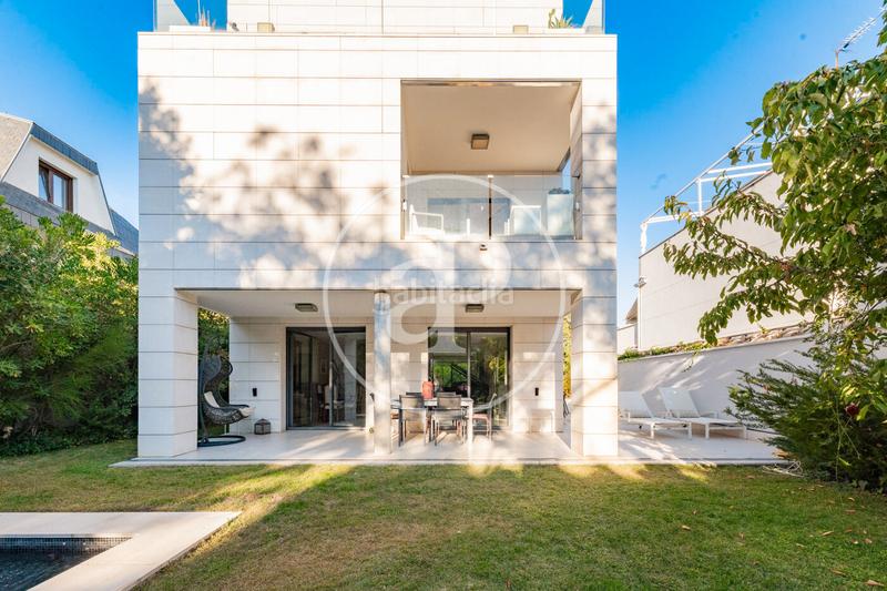 Foto c259706f-d8e4-40d1-8deb-20e6a6ec7d7d. Casa con riscaldamento parcheggio piscina in Canillejas Madrid