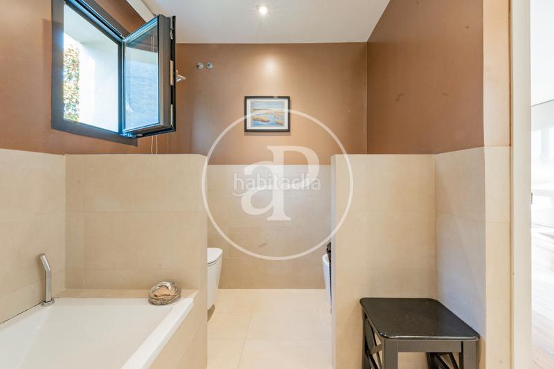 Foto d2766e1b-d218-4bf3-adf6-24cfb8e495fb. Casa con riscaldamento parcheggio piscina in Canillejas Madrid