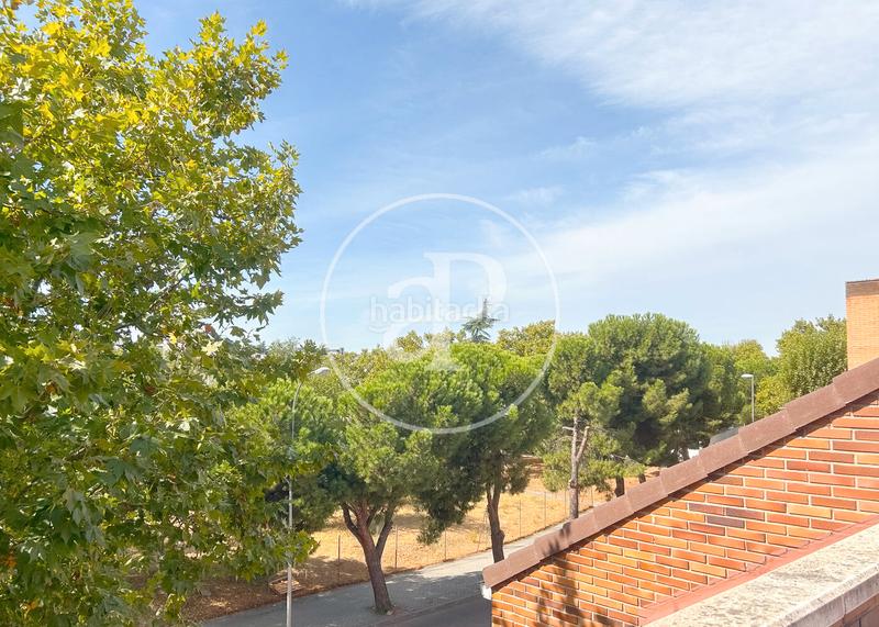Foto 0ab4ecc8-5826-43bf-a180-17e1c965ce1d. Casa adossada amb calefacció aparcament piscina a Madrid