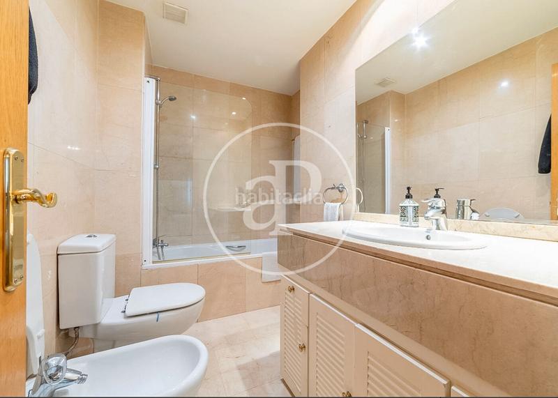 Foto ca96a306-e11d-4041-8cac-3368b4a5a3c1. Casa adossada amb calefacció aparcament piscina a Madrid
