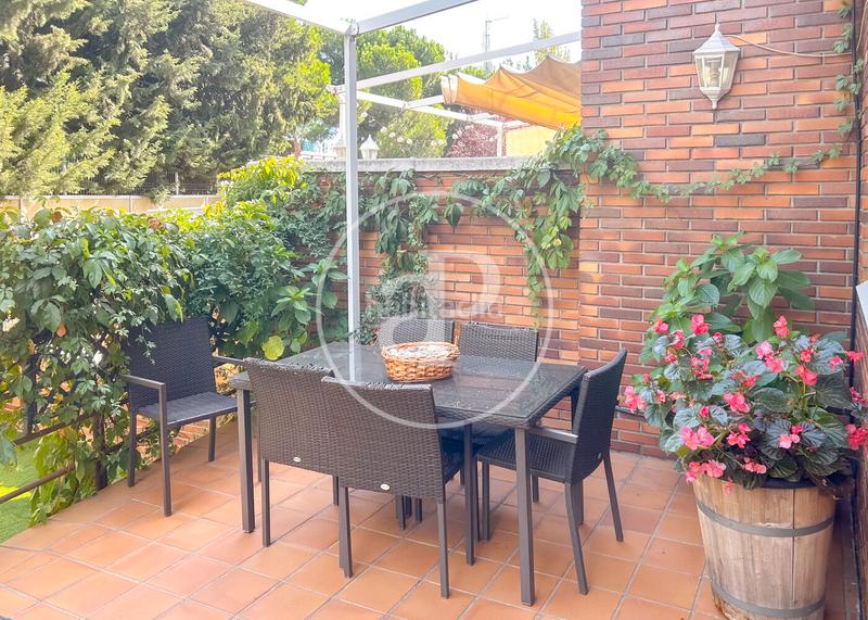 Foto fd240536-54c7-4e49-ba96-84a701415657. Casa adossada amb calefacció aparcament piscina a Madrid