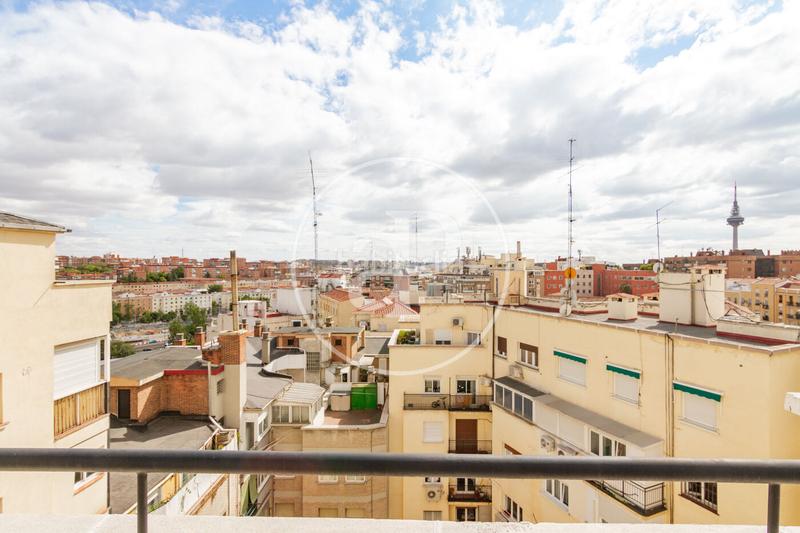 Foto 0fdc1f0a-080f-4738-b6a1-3328d6a6e35b. Dachwohnung mit heizung in Fuente del Berro Madrid