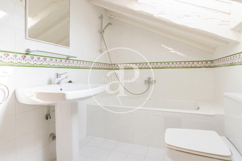 Foto 98b4cea4-51ca-4543-9c7d-01523a25a090. Affitto attico con riscaldamento in Cortes-Huertas Madrid