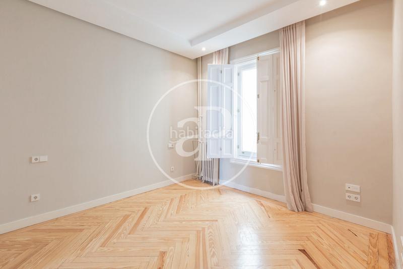 Foto 4f4601df-b989-45b0-bf18-736912165a22. Location appartement avec chauffage parking dans Recoletos Madrid