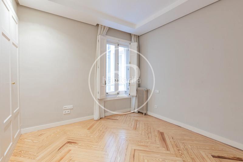 Foto 6bfcd676-8914-4e2f-83bf-40d0c7b9b6a4. Location appartement avec chauffage parking dans Recoletos Madrid