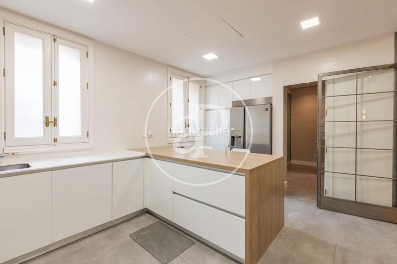 Foto bcfc9e37-9c8d-445d-956d-15f628dfc39d. Location appartement avec chauffage parking dans Recoletos Madrid