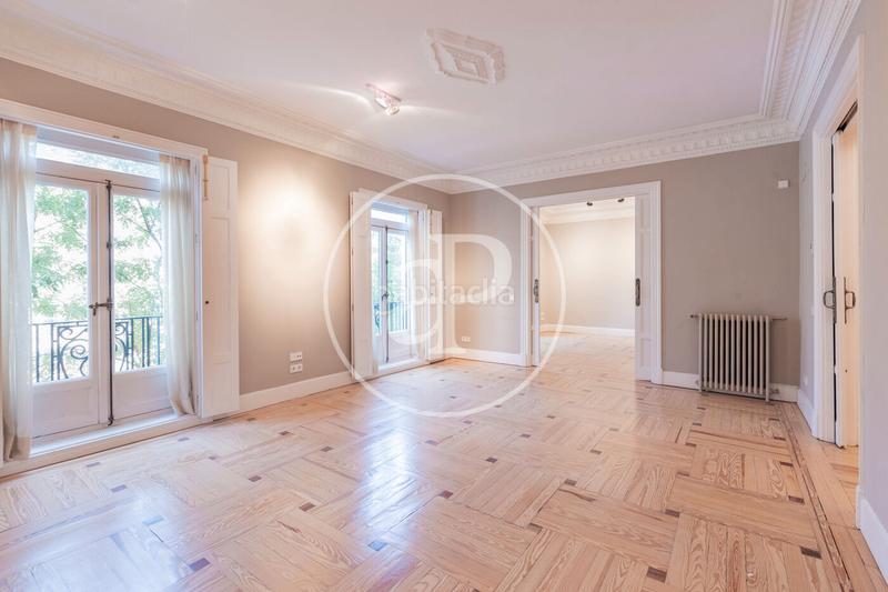 Foto c703be5a-9081-4508-8e0a-fce7a9408ea3. Location appartement avec chauffage parking dans Recoletos Madrid