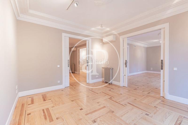 Foto 0450ada1-ea10-40d0-ac43-e0ec5a6dbfd5. Rent flat with heating parking in Recoletos Madrid