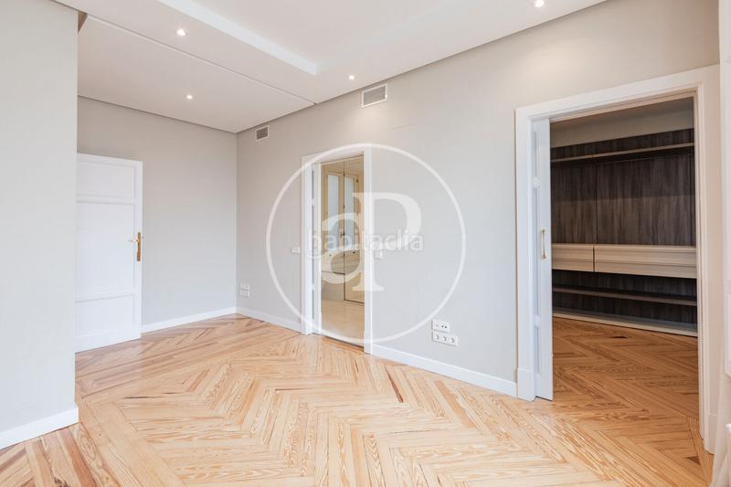 Foto 7c9e40ff-9f89-4f49-a657-0d5a125ad0d1. Rent flat with heating parking in Recoletos Madrid