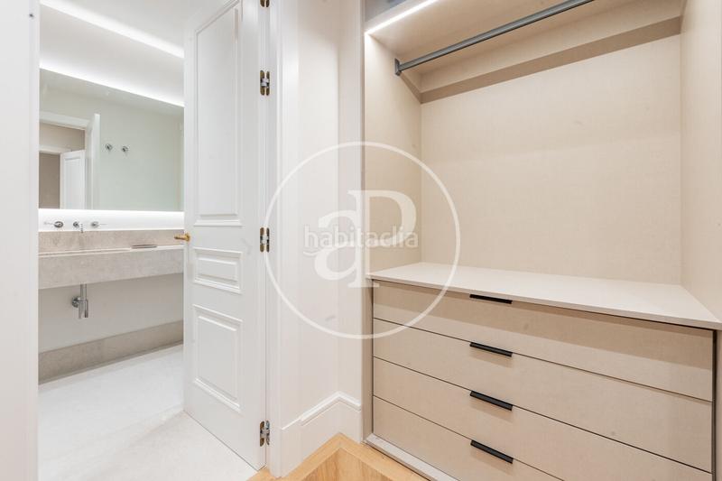 Foto 18a6d9e2-9be4-4cdd-9d82-faabf035673f. Piso  en venta en el paseo del prado en Cortes-Huertas Madrid