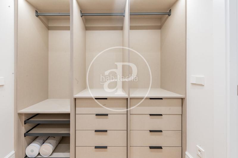 Foto 419c789d-450c-4094-8175-21879513b08e. Piso  en venta en el paseo del prado en Cortes-Huertas Madrid