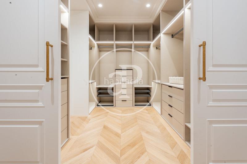 Foto e2b2783d-bda0-42f3-88bb-2d606c5fdc75. Piso  en venta en el paseo del prado en Cortes-Huertas Madrid