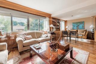 Casa adosada en Mirasierra. Chalet en venta en mirasierra