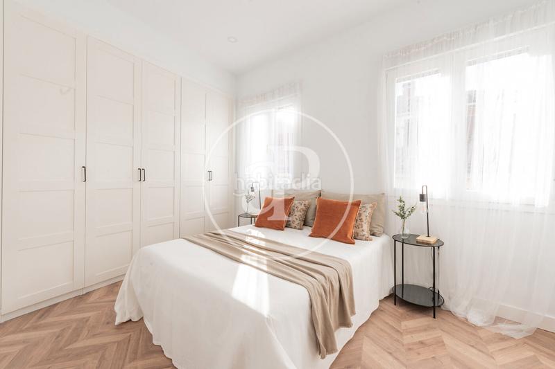 Foto f042767b-a662-4798-b0cb-465fd15ba772. Piso ático a estrenar con terraza amplia en calle moratín en Madrid