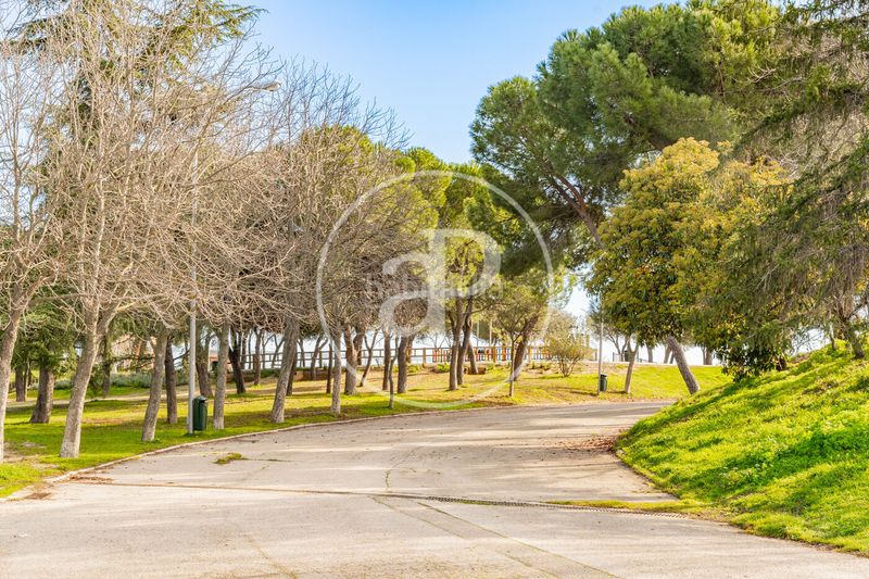 Foto af9fa1a8-18b6-4a75-a796-aaa888b7e3fb. Pis amb calefacció aparcament a Canillas Madrid