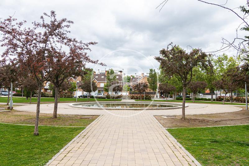 Foto 7cf56b4e-14b0-48f1-9e4c-6c75d13c5743. Pis amb calefacció aparcament piscina a Aravaca Madrid