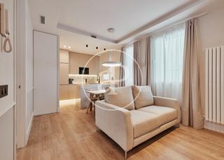 Pis  Calle de alcántara. Piso en venta en lista